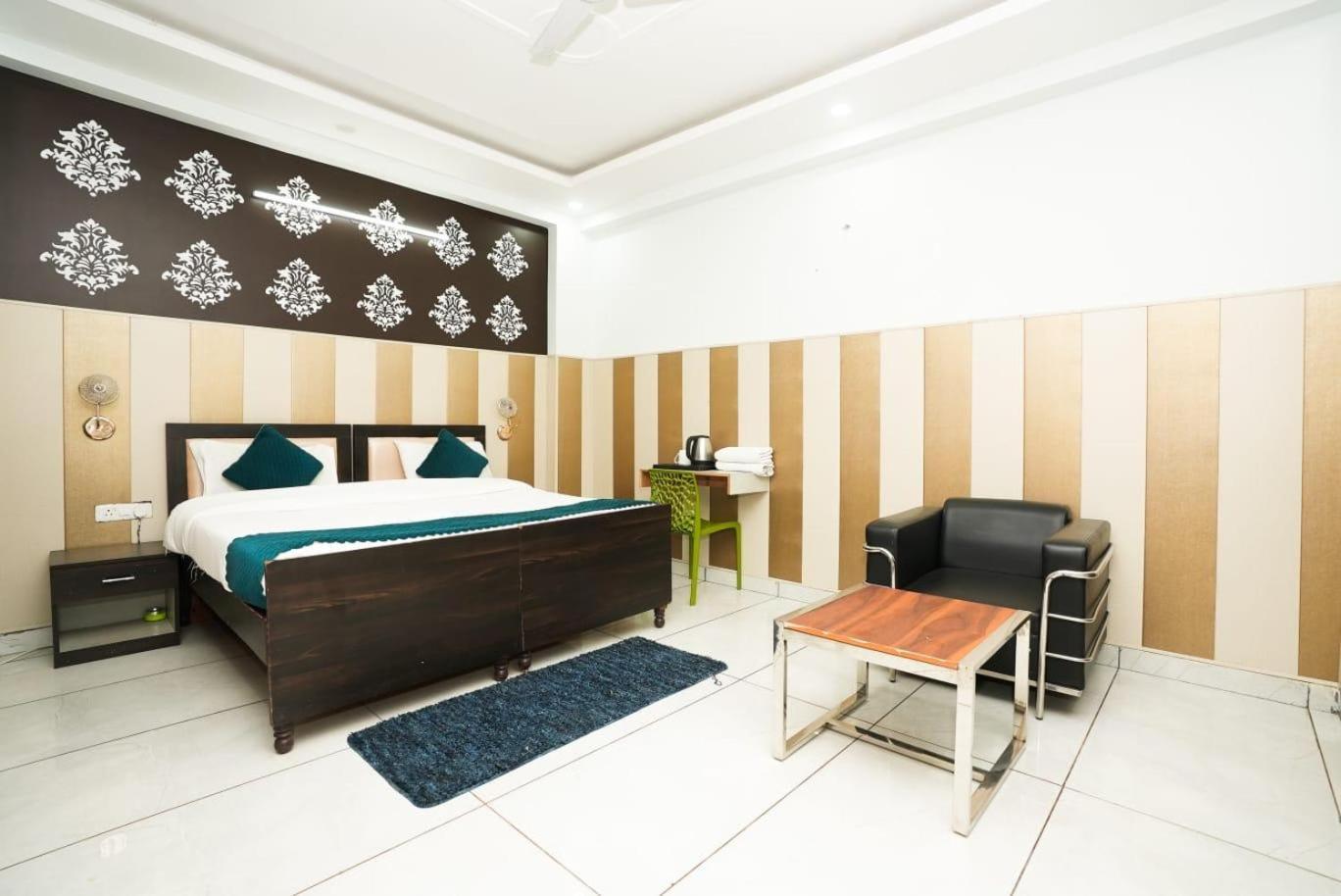 Tanvi Premium Residency Near Artemis Hospital, Gurugram 호텔 구르가온 외부 사진