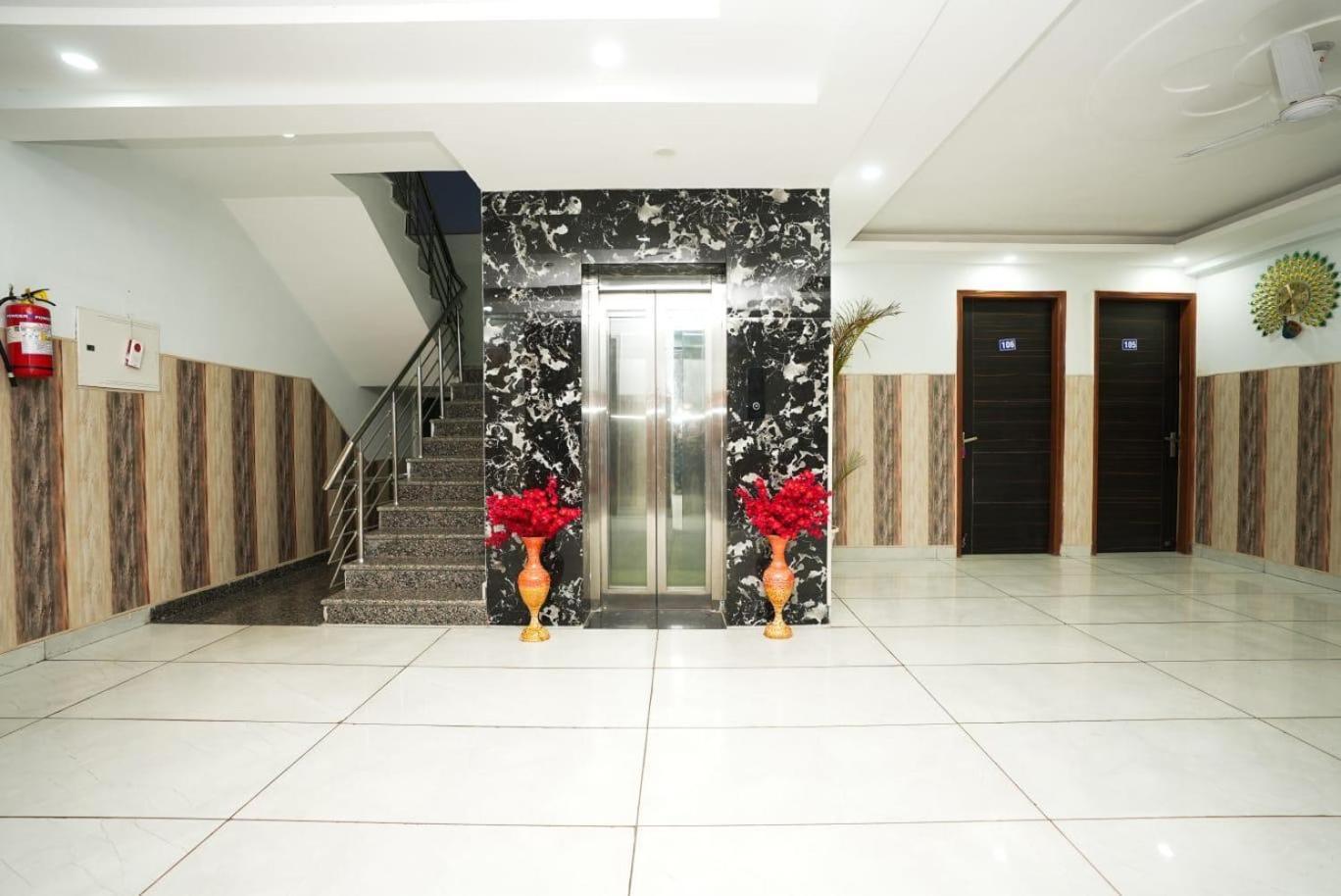Tanvi Premium Residency Near Artemis Hospital, Gurugram 호텔 구르가온 외부 사진