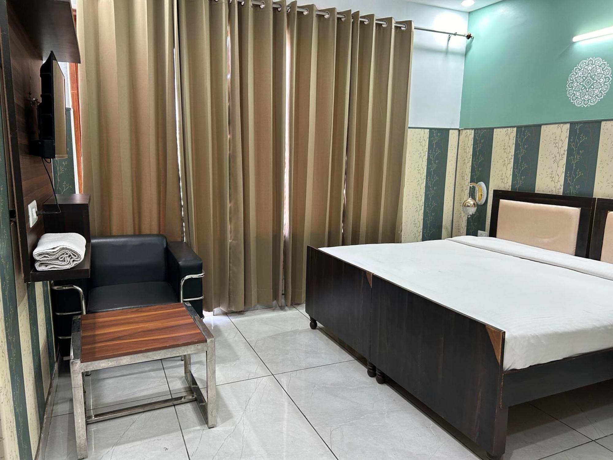 Tanvi Premium Residency Near Artemis Hospital, Gurugram 호텔 구르가온 외부 사진