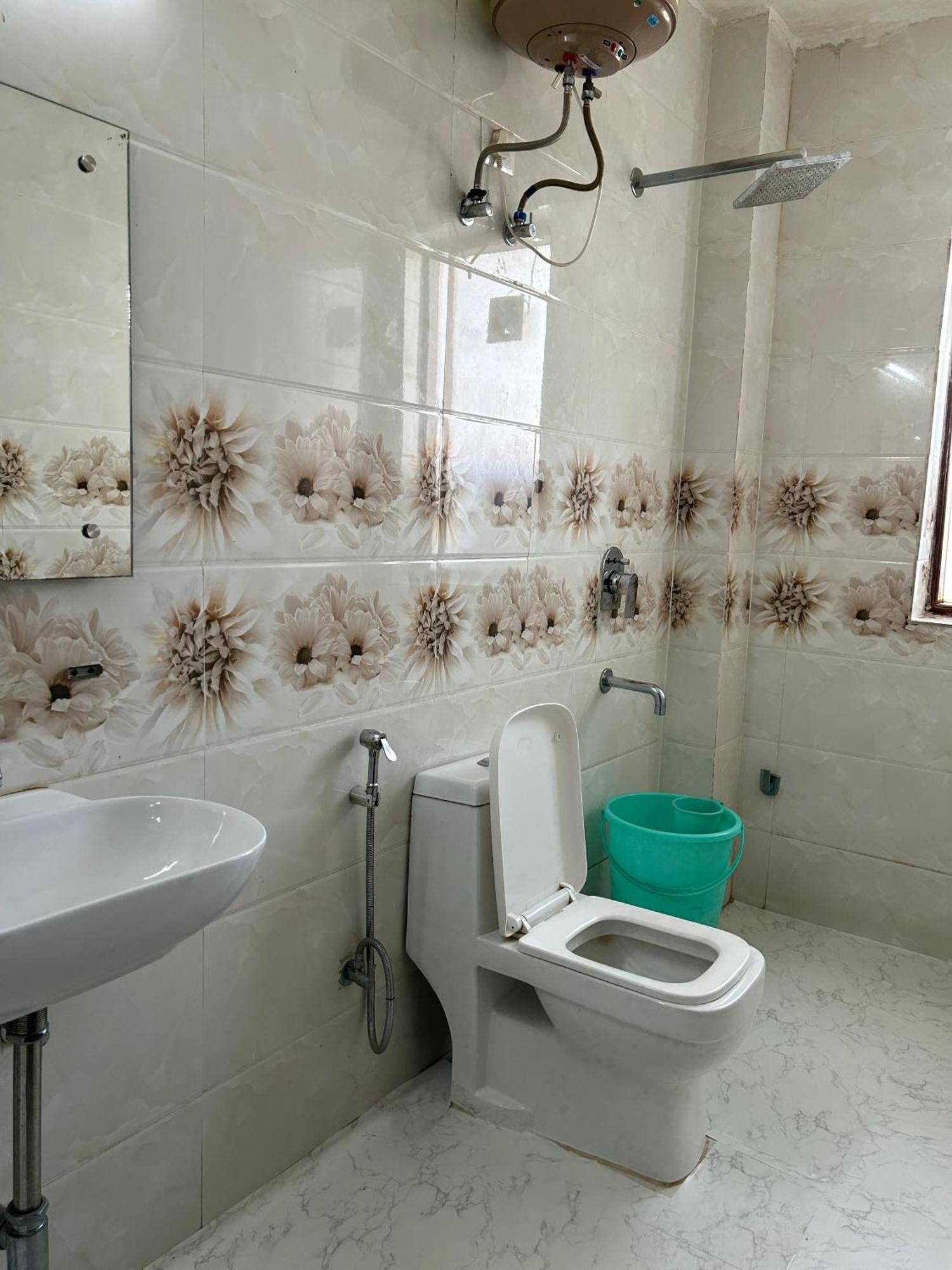 Tanvi Premium Residency Near Artemis Hospital, Gurugram 호텔 구르가온 외부 사진
